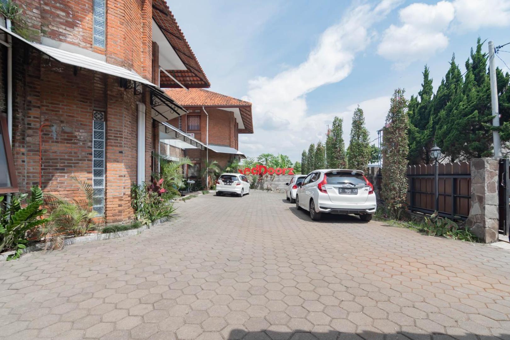 Reddoorz Plus Near Dago Pakar Hotel Bandung Exterior photo