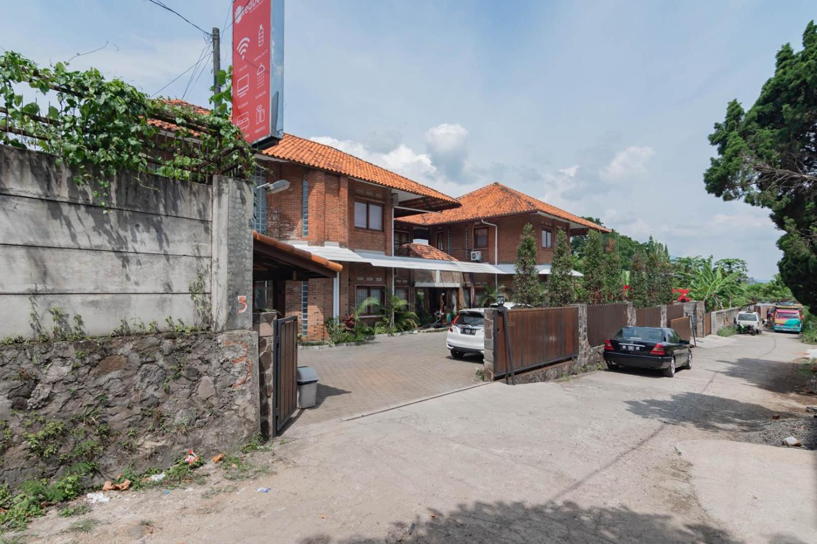 Reddoorz Plus Near Dago Pakar Hotel Bandung Exterior photo